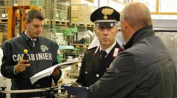 Vendevano sui social extravergine pugliese ma era olio di semi colorato