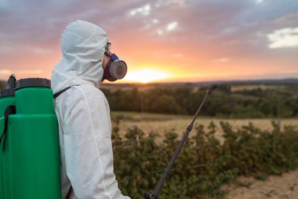 Francia, si potrà utilizzare il glifosato a 20 metri dalle abitazioni