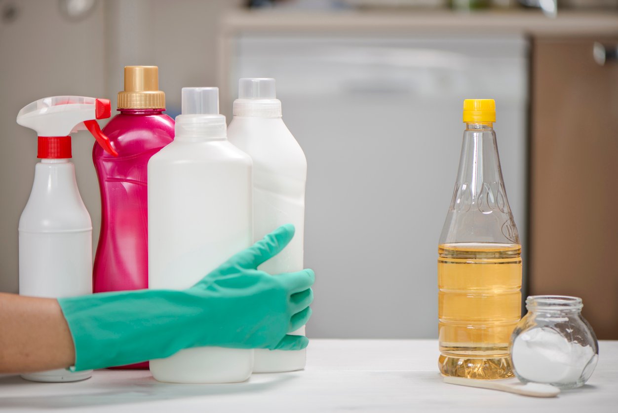 9 casi in cui utilizzare l'aceto per la pulizia in casa può fare