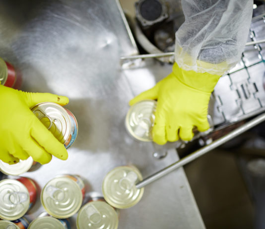 Mamma e figlia morte per intossicazione alimentare: i sospetti su vongole e funghi