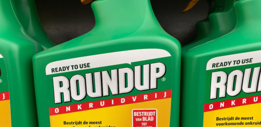 Bayer pronta a pagare altri 7 miliardi per chiudere le cause sul glifosato GLIFOSATO