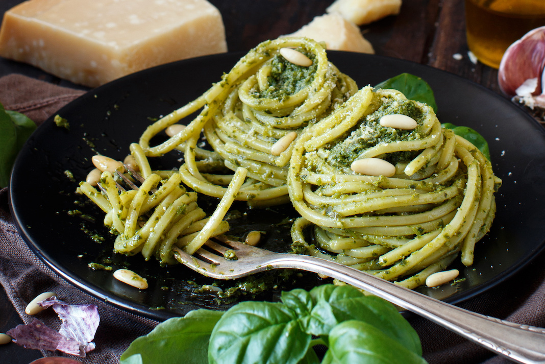 Pesto alla genovese: i 5 segreti per farlo in casa