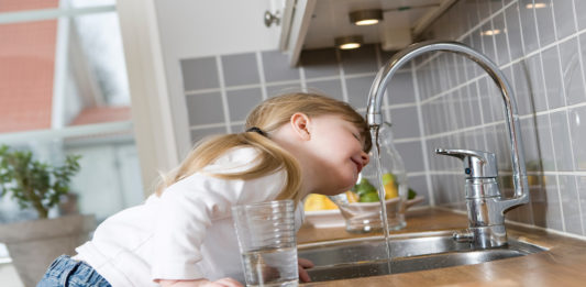 Pfas, stretta dell’Efsa sui livelli di sicurezza del Tfa PFAS ACQUA