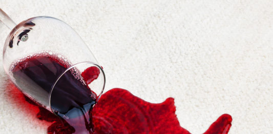 Vino, sequestrati 2,5 milioni di litri falsamente etichettati come Dop e Igp vino