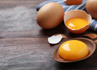 Pfas, lo studio danese li trova nelle uova bio: l’origine nei mangimi da farina di pesce uova