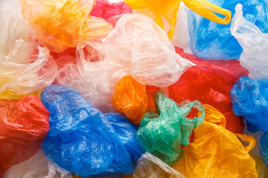 Plastica, 1 sacchetto della spesa su 4 è illegale