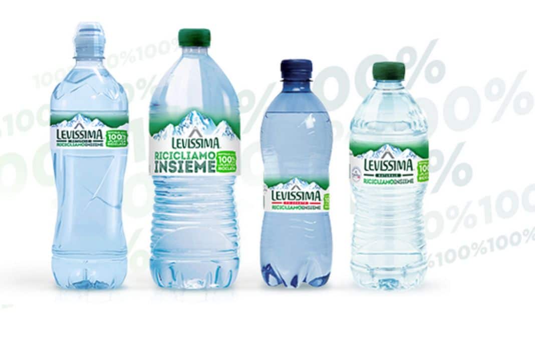 Bottiglie in plastica 100% riciclabile o riciclata? Una balla
