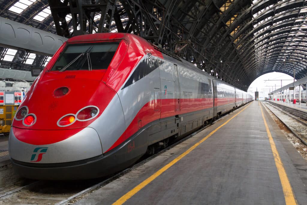 Giro di vite sui bagagli, la retromarcia di Trenitalia fa infuriare i consumatori