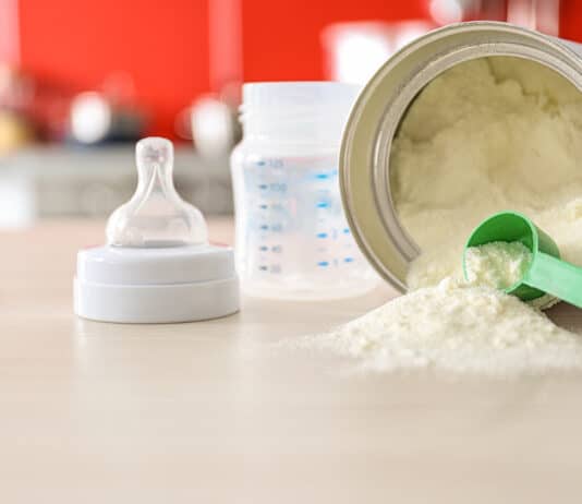 Latte per neonati contaminato: una morte sospetta in Francia LATTE PER NEONATI