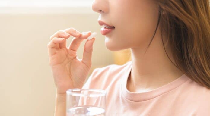 Vietato negli alimenti, non nei farmaci. La lista di 100 medicinali con biossido di titanio PHLOROGLUCINOLO