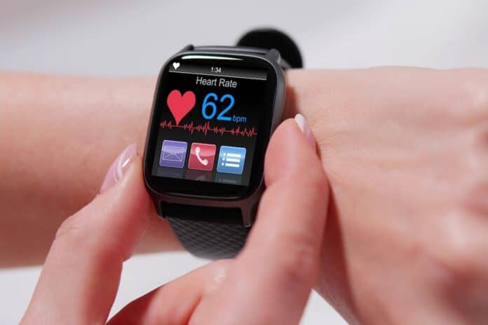 SMARTWATCH FITNESS TRACKER