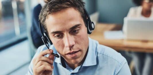 Telemarketing selvaggio, sul blocco per la telefonia il governo risponde “occupato” call center telemarketing costumer care