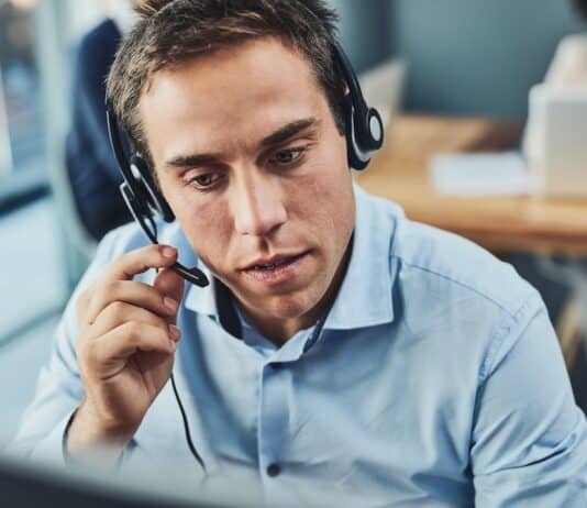 Telemarketing selvaggio, sul blocco per la telefonia il governo risponde “occupato” call center telemarketing costumer care