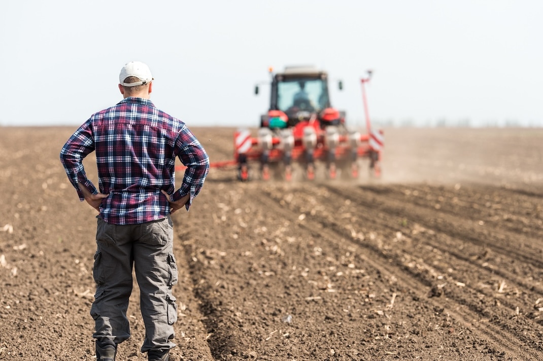 “La transizione tradita”, il report che spiega come l’agroindustria ha fermato il green deal