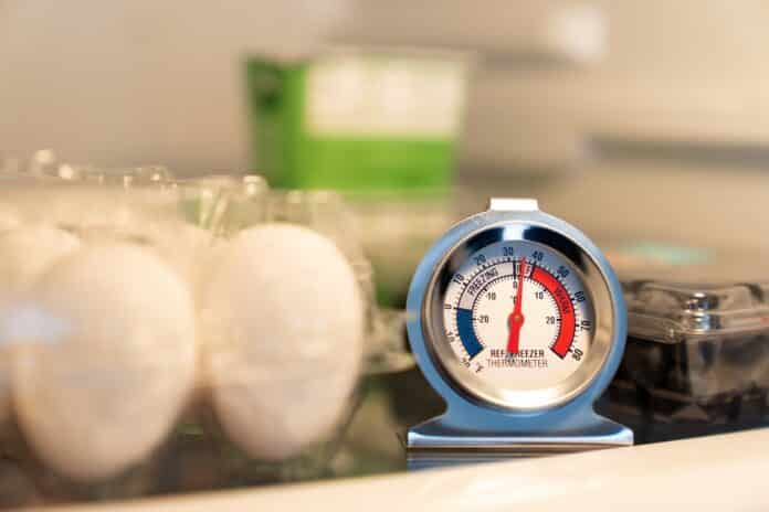 Refrigeration safety gauge displaying safe food temperature. FRIGORIFERI