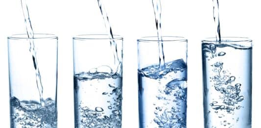 10 falsi miti da sfatare sull’acqua minerale ACQUA MIENRALE PFAS TFA