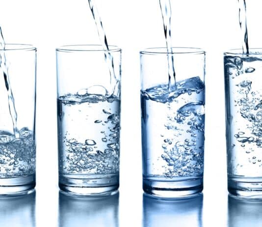 10 falsi miti da sfatare sull’acqua minerale ACQUA MIENRALE PFAS TFA