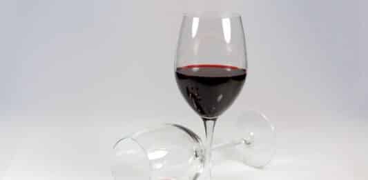 Meno micotossine nel vino europeo (ma restano le ombre dei Pfas) VINO MICOTOSSINE PRIMITIVO DI MANDURIA