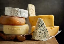 Formaggi, cosa si nasconde dietro l’etichetta? Coagulanti Ogm, additivi e…