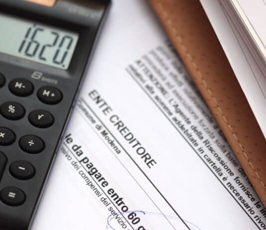 Cartelle non pagate, da gennaio scatta il blocco automatico di stipendi e pensioni pubbliche cartelle fisco debiti