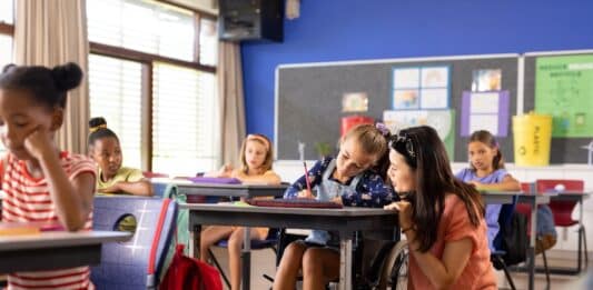 Consiglio d’Europa: l’Italia viola i diritti degli insegnanti di sostegno e degli alunni con disabilità sostegno