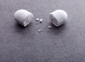 Nelle Rsa troppi farmaci e pillole spezzate: il rischio nascosto delle terapie agli anziani FARMACI PILLOLE SPEZZATE