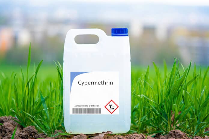 PESTICIDI CIPERMETRINA Cypermethrin synthetic pyrethroid insecticide used on crops and livestock Agricultural chemistry PESTICIDI CIPERMETRINA