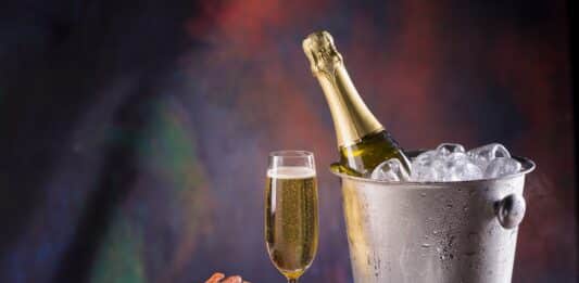 Veuve Clicquot, Mumm, Moët & Chandon in fondo al test francese degli champagne CHAMPAGNE