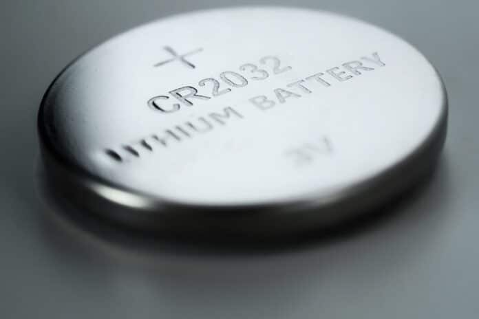 CR2032 3V Lithium Coin Cell Battery positive pole macro PILE A BOTTONE