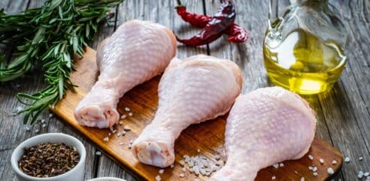 Antibiotico resistenza in 14 polli su 23: il test tedesco POLLO ANTIBIOTICO RESISTENZA