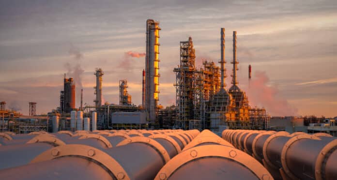 system of metal pipelines supplying gas to a modern factory PIOMBO INQUINAMENTO