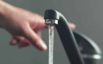 Limiti Pfas nelle acque, la proroga di 6 mesi per i più dannosi. Mamme No Pfas: “Un favore all’industria” pfas