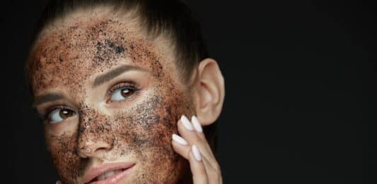 Scrub corpo, promossi e bocciati dopo l’abbandono delle microplastiche. Il test SCRUB