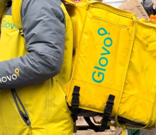 Caporalato, controllo giudiziario per Glovo: “Paghe sotto la soglia di povertà” glovo
