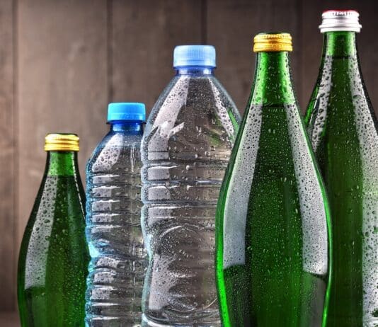 Pfas nelle acque minerali, il test francese trova il Tfa onnipresente pfas