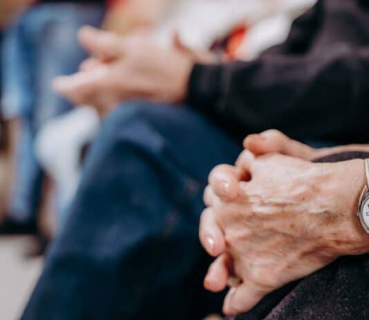 Volete i bollettini per pagare colf e badante? “Fatevi la Spid”