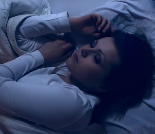 Playlist con suoni della natura per dormire meglio? Lo studio smentisce: disturbano la fase Rem dormire