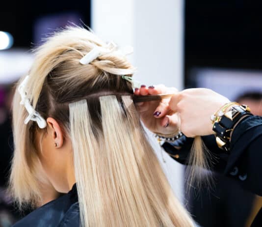 Extension per capelli: studio rivela presenza di centinaia di sostanze chimiche, di cui molte pericolose