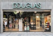 Acquista integratori sul sito Douglas: li riceve scaduti e… risponde l’azienda