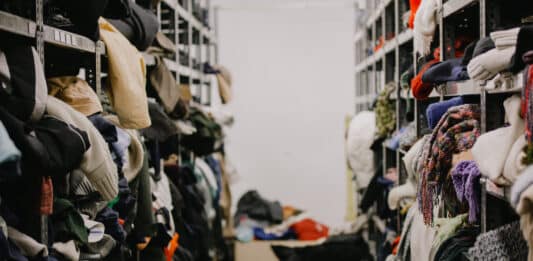 Vestiti non venduti, dal 19 luglio l’Europa dice stop al macero