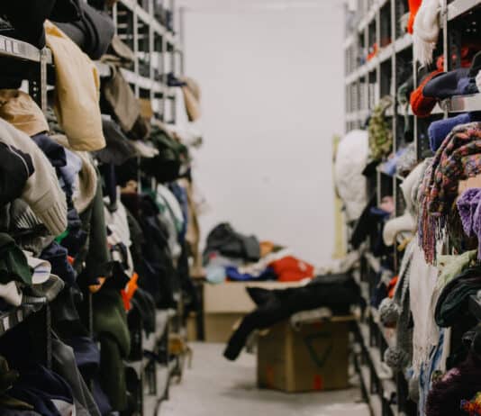 Vestiti non venduti, dal 19 luglio l’Europa dice stop al macero