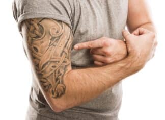 Tatuaggi, lo studio svizzero: i pigmenti indeboliscono il sistema immunitario TATUAGGI