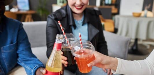 Uno studio trova un legame tra bevande zuccherate e ansia nei giovani bevande zuccherate