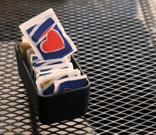 Microplastiche nello zucchero, lo studio italiano scopre quelle “invisibili” ZUCCHERO MICROPLASTICHE