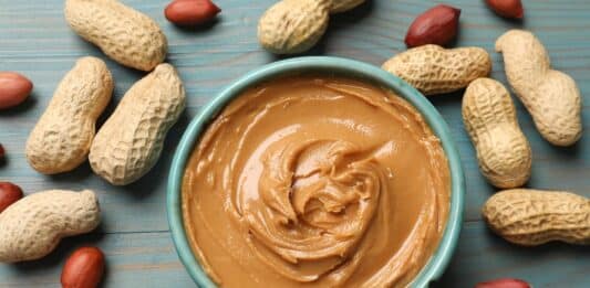 Burro d’arachidi: molte le qualità nutrizionali, ma occhio a quantità e composizione arachidi