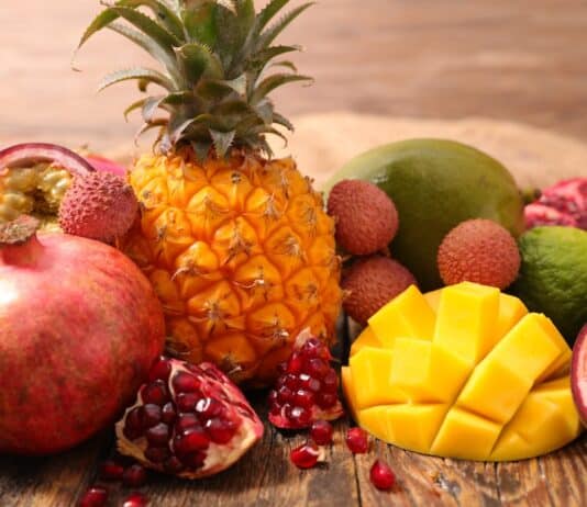 Pesticidi vietati in Ue, Francia blocca import di mango e avocado contaminati frutta pesticidi