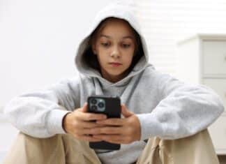 Social e rischi per i minori: Bruxelles indaga su Snapchat, e in Usa condanna a Meta social