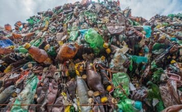 Francia, Nestlé Waters a processo per discariche abusive di bottiglie bottiglie nestlé