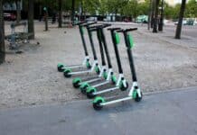 Casco, targhino e Rc: la stretta sui monopattini rischia di bloccare lo sharing MONOPATTINI