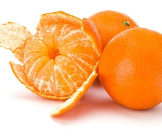 Mandarini, pesticidi anche nella polpa: la buccia non è una barriera totale MANDARINI